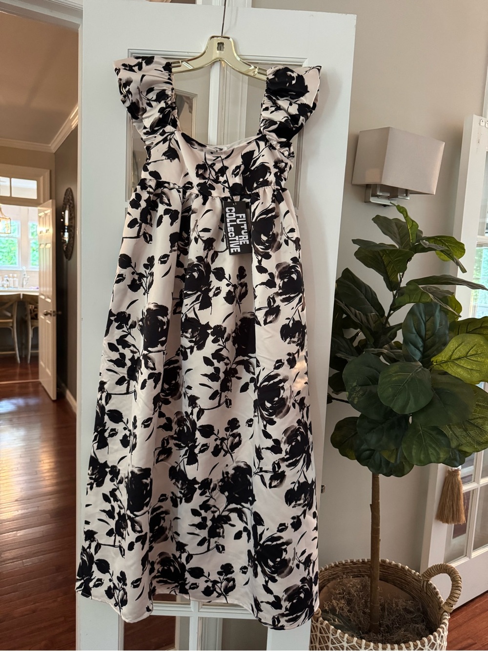 Black & Cream Floral Ruffle-Sleeve Midi Dress